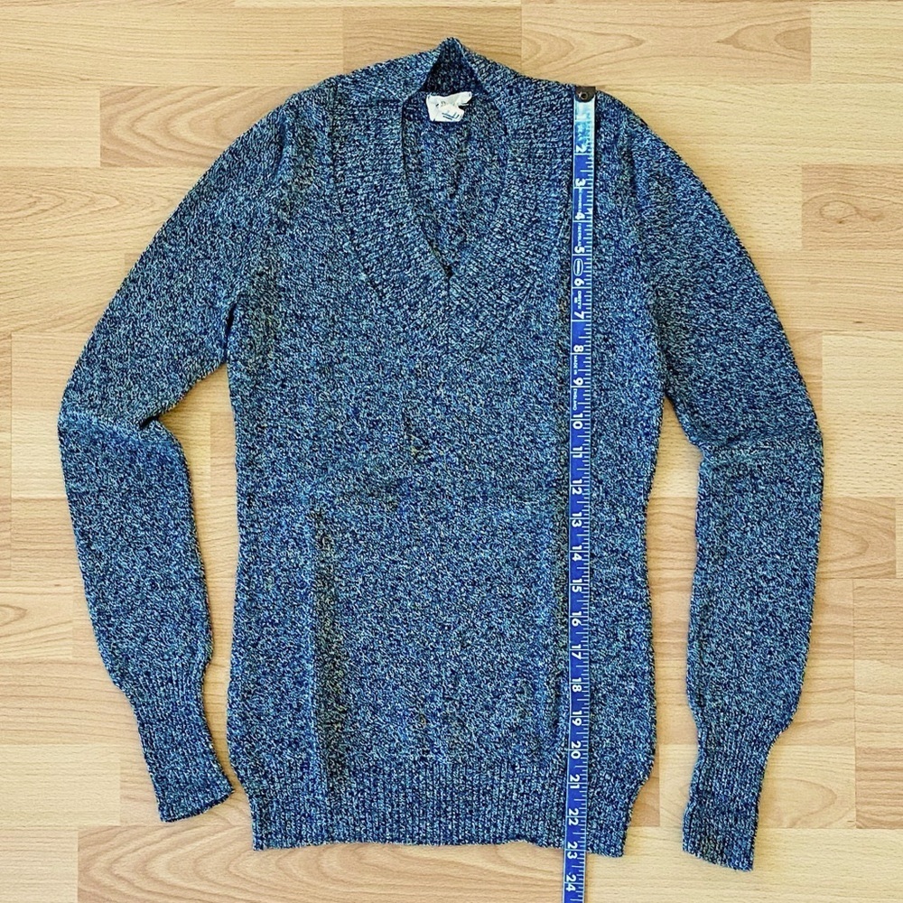 LIKE NEW ANDREA JOVINE V-NECK SWEATER